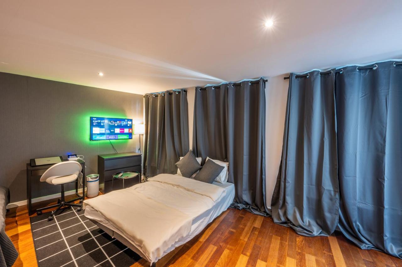 Sensational In Fantastic Location Appartement *