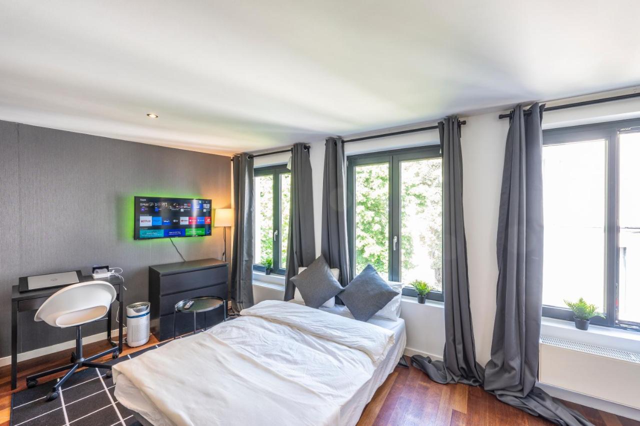 Sensational In Fantastic Location Appartement *